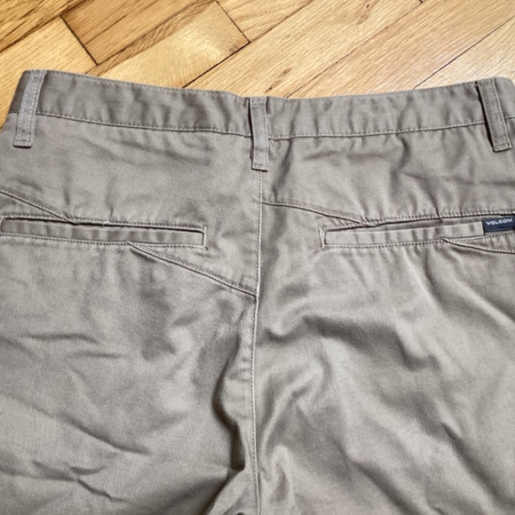 Volcom skater men’s board shorts size 30 khaki - Picture 3 of 4